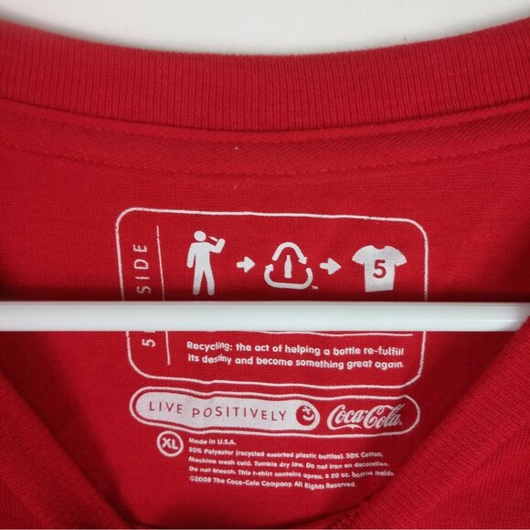 Coca Cola Arctic Home T-Shirt Men's XL Red Polar Bear Graphic Eco-Friendly Tee - Picture 6 of 8